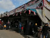 إقبال كبير على منافذ كلنا واحد لشراء السلع والخضر والفاكهة فى الغربية