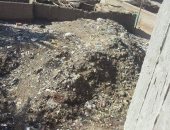 خصومة ثأرية على أرض تمنع رفع القمامة عنها منذ 40 عاما بأسيوط.. اعرف القصة