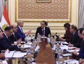 صور.. رئيس الوزراء يستعرض المخطط الاستراتيجى للساحل الشمالى الغربى