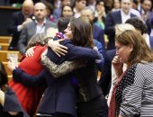 شاهد.. وداع ودموع فى البرلمان الأوروبى على خروج بريطانيا من الاتحاد