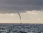 فيديو.. إعصار مائي يضرب أحد السواحل جنوب فلوريدا في أمريكا