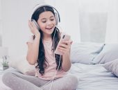 تقرير: 53% من الأطفال يمتلكون هاتفا ذكيا فى سن السابعة