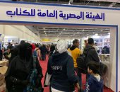زوار معرض الكتاب يبدأون يومهم بشراء موسوعة "شخصية مصر" قبل نفادها