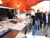 محافظ بورسعيد يتفقد سوق الأسماك الجديد وعدد من المشروعات الخدمية.. صور