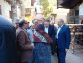 محافظ الشرقية يزور قرية الأشراف و يشدد على النظافة وصيانه أعمدة الإنارة