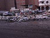 القمامة فى منطقة أم بيومى تغلق بعض الشوارع.. شكوى أهالى شبرا الخيمة