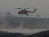 الهليكوبتر تشارك فى إطفاء حرائق الغابات المستمرة فى أستراليا