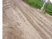 سيبها علينا".. قارئ يناشد المسئولين رصف طريق منشية السلام بكفر الشيخ