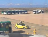 فحص 301 مصرى عائد من الصين ونقلهم لأتوبيسات معقمه بمطار العلمين