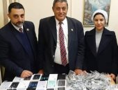 جمارك مطار القاهرة تضبط محاولة تهريب عدد من الهواتف المحمولة   