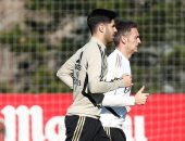 أسينسيو يبدأ المشاركة في مران ريال مدريد بدون كرة.. صور 