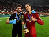 جيرارد: فان دايك وأليسون الثنائى الأهم فى ليفربول بعد إنجاز الدوري الإنجليزي