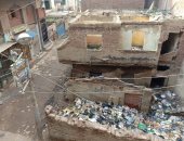 قارئ يتضرر من تراكم القمامة بمنزل مهجور بجوار منزلة فى الحامول