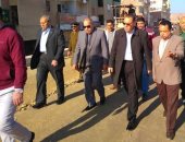 صور.. تطوير وتوسعة طرق مدينة أبو حماد فى الشرقية لمواجهة الزحام المرورى