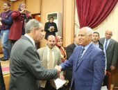 محافظ كفر الشيخ يكرم المتميزين في المجلس التنفيذي الأول