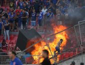 جماهير تشيلي تشعل النار بالاستاد الوطنى خلال مباراة بكأس ليبرتادوريس.. فيديو
