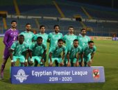 صور.. الأهلي يواجه بيراميدز بالطقم الفيروزي