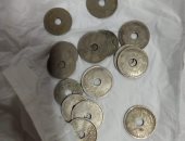 صور.. جمارك رفح تضبط محاولة تهريب مجموعة من العملات المعدنية الأثرية 