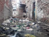 سيبها علينا.. مأساة عجوز تحاصرها مياه المجارى والفئران فى بورسعيد