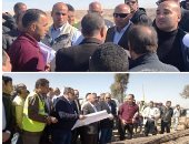 وزير النقل يشدد على الانتهاء من محور ديروط قبل 30 يونيو.. ويتوعد المقصرين