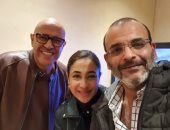 أيمن بهجت لأشرف عبد الباقى: مدين لك أنك حببت أحفاد بهجت قمر في المسرح