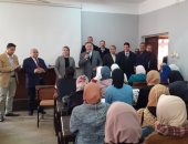 رئيس جامعة بنها يتفقد الدراسة بكليتى الآداب والتجارة ويلتقى بالطلاب داخل المدرجات