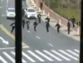 الشرطة الصينية تطارد مشتبها فى إصابتهم بفيروس كورونا بالشوارع.. فيديو الشرطة الصينية تطارد مشتبها فى إصابتهم بفيروس كورونا بالشوارع.. فيديو