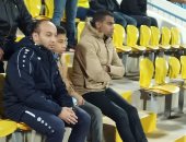 صور.. قائد الإسماعيلي يؤازر الفريق خلال لقاء الزمالك 