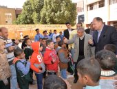 محافظ أسيوط يتفقد مدرستى الأمل الابتدائية للصم وضعاف السمع والخباط الثانوية بنات