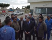 صور.. محافظ المنيا يتابع العمل داخل محطة تعبئة بوتاجاز شوشة