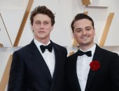 بطل فيلم 1917 بالوردة الحمراء فى حفل الأوسكار 2020.. صور