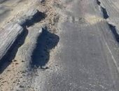 استجابة لـ"سيبها علينا".. محافظ أسوان يعلن عن مشروع لتطوير الطريق الصحراوى