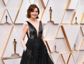 الأسود يليق بها.. جينا دافيس تعطى العالم درسا فى الأناقة بحفل الأوسكار
