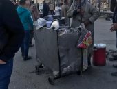 فيديو.. عربات فول وكبدة وباعة جائلين أمام محطة سكك حديد مصر 