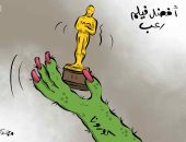 كاريكاتير صحيفة كويتية.. كورونا يفوز بأوسكار أفضل فيلم رعب 
