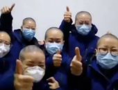 ممرضات صينيات تحلقن شعورهن قبل السفر للخدمة فى مدينة ووهان.. فيديو