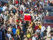 الآلاف يشيعون جثمان الشهيد مصطفى عبيدو بمسقط رأسه في منشأة القناطر بالجيزة