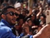 محمد رمضان يحتفى بجمهوره أثناء تصويره مسلسل البرنس: "ربنا يديم المحبة"
