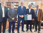 موقف سيارات ذكي بمنظومة شحن بالطاقة الشمسية بهندسة طنطا