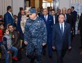 محافظ الإسكندرية لأسر الشهداء: لكم الأولوية فى طلباتكم جزءا من رد الجميل