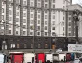 احتجاج بالشاحنات أمام مبنى الحكومة فى كييف.. فيديو 