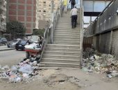 شكوى من تراكم القمامة أسفل كوبرى المشاة بجوار مترو المطرية