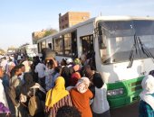 القوات المسلحة السودانية تدفع بسياراتها لحل أزمة المواصلات 
