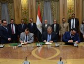 العصار وعمرو طلعت يشهدان توقيع مذكرة لتجديد إطارات الشاحنات والمعدات الثقيلة