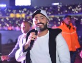 تامر حسني يهدى "ارجعلي" لكل شخص حبيبته بعيدة عنه.. فى حفل عيد الحب باستاد القاهرة