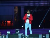 حفل عيد الحب باستاد القاهرة.. تامر حسنى يتألق بأجمل أغانيه.. بهاء سلطان يرتدى جاكيت أحمر بمناسبة الفلانتين.. وائل جسار: مبسوط إنى وسط أجدع ناس ومصر أم الدنيا.. وساندى تقدم أغنية حزينة فى بداية فقرتها.. صور