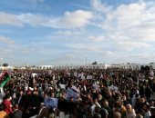 صور.. مئات الليبيين يتظاهرون فى بنغازى رفضا للتدخل التركى