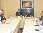 وزيرتا الصناعة والبيئة تناقشان سبل الاستخدام الأمثل للمخلفات الصناعية 