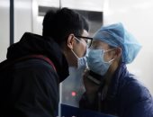 الحب فى زمن الكورونا.. الصينيون يتحدون انتشار الفيروس بالقبلات