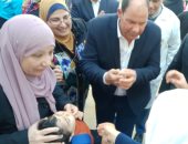 محافظ القليوبية يدشن حملة التطعيم ضد شلل الأطفال